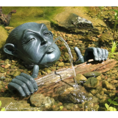 Aquascape Man in Barrel Spitter